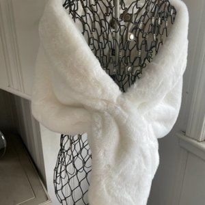 FAUX FUR SHAWL/STOLE